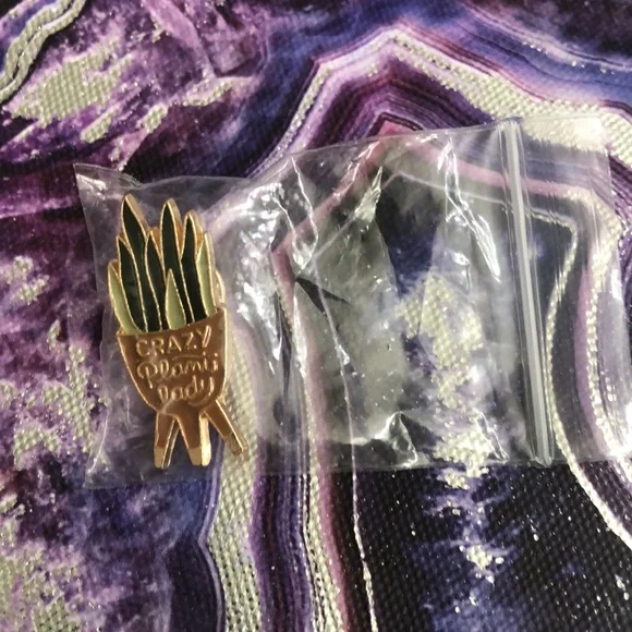 Potted Sansevieria Plant On A Stand “Crazy Plant Lady” Metal Enamel Pin Brooch - Picture 9 of 11
